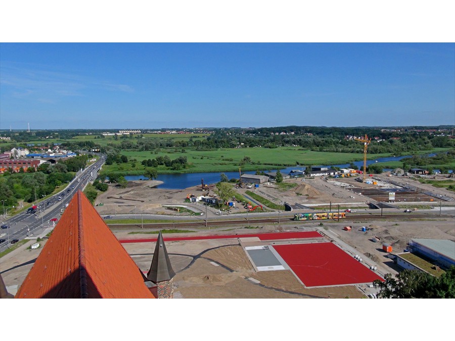 Blick vom Turm der Petrikirche auf die Warnow und Brinckmansdorf (Foto: Berth Brinkmann)