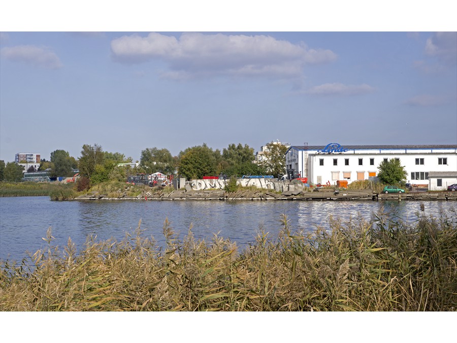 Die Warnow am Osthafen (Foto: Berth Brinkmann)