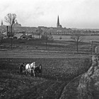 Ackerbestellung am Hang Kasper-Ohm-Weg 1932 (Foto: Wolfgang Baier)