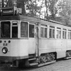 Ein vierachsiger Triebwagen der Linie 3 (ehemalige Strandbahn) um 1955 auf der Tessiner Straße (Archiv: Rostocker Nahverkehrsfreunde)
