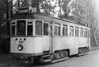 Ein vierachsiger Triebwagen der Linie 3 (ehemalige Strandbahn) um 1955 auf der Tessiner Straße (Archiv: Rostocker Nahverkehrsfreunde)