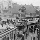 Entgleisung am Bagehl 1951. Ein Drehgestellt fuhr in Richtung Mühlendamm, das zweite bog in Richtung Altstadt ab. (Archiv: Rostocker Nahverkehrsfreunde)