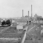 Die Rostocker Aktien-Zuckerfabrik aus Südosten um 1927. (Foto: Archiv Uta Jahnke)