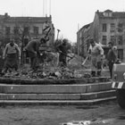 Abbruch des Rostocker Brinckman-Brunnens auf dem Vögenteichplatz 1964 (Foto: Archiv Amt für Stadtgrün der Hansestadt Rostock)